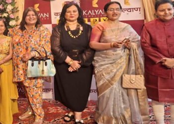 मथुरा में कल्याण ज्वेलर्स की द्वितीय वर्षगांठ पर मना उत्सव