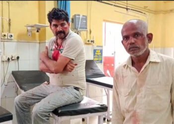 मथुरा में भूमि विवाद में चले लाठी-डंडे, पथराव व फायरिंग, वकील समेत 11 घायल