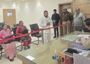 मथुरा में डीएम ने एसआईआर के कार्य को लेकर झोंकी पूरी ताकत , राजनैतिक दल, शिक्षक और ग्राम पंचायत सचिवों के साथ की बैठक