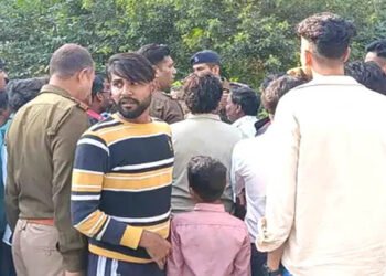 मथुरा में राजकीय महाविद्यालय के समीप युवक की गोली मारकर हत्या, परिजनों ने लगाया जाम