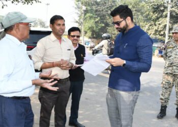 नगर आयुक्त ने लक्ष्मी नगर में दो वार्डों का किया निरीक्षण, निर्माण कार्य की गुणवत्ता और सफाई व्यवस्था पर जताई नाराजगी