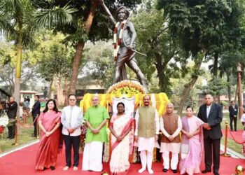 राष्ट्रपति मुर्मु, उपराष्ट्रपति ने भगवान बिरसा मुंडा की जयंती पर अर्पित की पुष्पांजलि