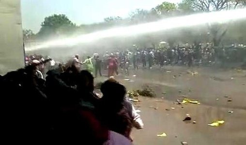 पंजाब यूनिवर्सिटी में छात्रों का उग्र प्रदर्शन, पुलिस ने किया लाठीचार्ज