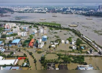 श्रीलंका में बाढ़ और भूस्खलन से मरने वालों की संख्या बढ़कर 56 हुई