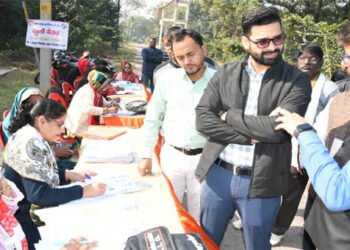 एसआईआर को लेकर आयोजित मेगा कैंप में नगर आयुक्त पहुंचे , मतदाता सूची से संबंधित कार्यों की प्रगति की समीक्षा