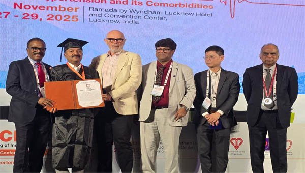 लखनऊ कांफ्रेंस में डा.आशीष को मिली फैलोशिप, चिकित्सकों ने दी बधाई